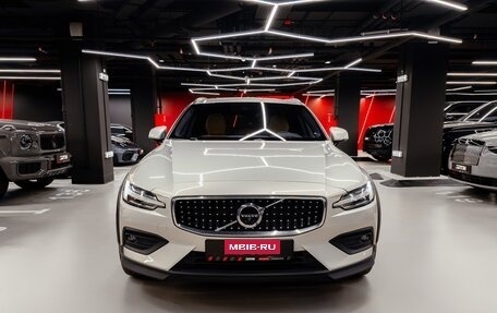 Volvo V60 Cross Country II, 2020 год, 3 900 000 рублей, 5 фотография