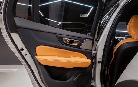 Volvo V60 Cross Country II, 2020 год, 3 900 000 рублей, 31 фотография