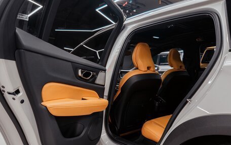 Volvo V60 Cross Country II, 2020 год, 3 900 000 рублей, 30 фотография