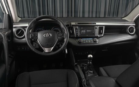 Toyota RAV4, 2017 год, 2 569 000 рублей, 6 фотография