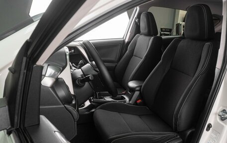 Toyota RAV4, 2017 год, 2 569 000 рублей, 10 фотография