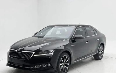 Skoda Superb III рестайлинг, 2023 год, 2 400 000 рублей, 1 фотография