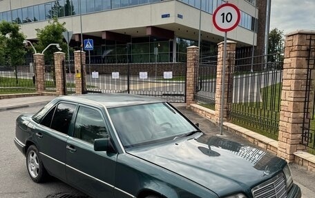 Mercedes-Benz E-Класс, 1994 год, 500 000 рублей, 1 фотография