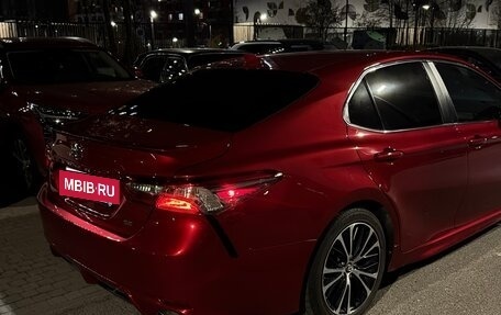 Toyota Camry, 2018 год, 2 300 000 рублей, 2 фотография