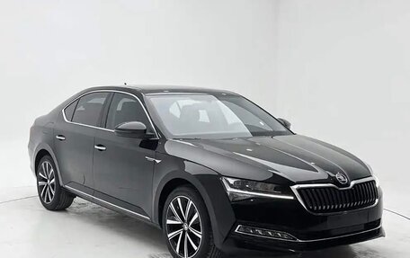 Skoda Superb III рестайлинг, 2023 год, 2 400 000 рублей, 3 фотография