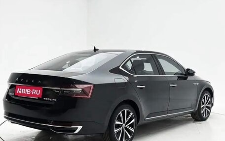 Skoda Superb III рестайлинг, 2023 год, 2 400 000 рублей, 6 фотография