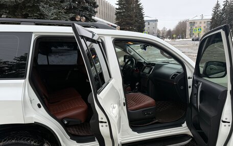 Toyota Land Cruiser Prado 150 рестайлинг 2, 2017 год, 4 100 000 рублей, 8 фотография