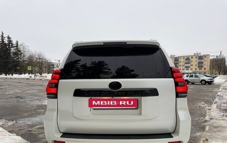 Toyota Land Cruiser Prado 150 рестайлинг 2, 2017 год, 4 100 000 рублей, 5 фотография