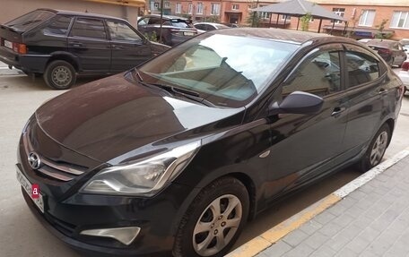 Hyundai Solaris II рестайлинг, 2015 год, 630 000 рублей, 3 фотография