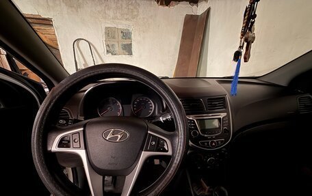 Hyundai Solaris II рестайлинг, 2013 год, 950 000 рублей, 3 фотография