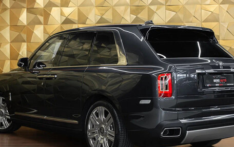 Rolls-Royce Cullinan, 2019 год, 33 000 000 рублей, 2 фотография