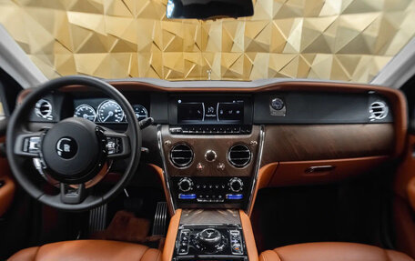 Rolls-Royce Cullinan, 2019 год, 33 000 000 рублей, 7 фотография