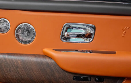 Rolls-Royce Cullinan, 2019 год, 33 000 000 рублей, 18 фотография