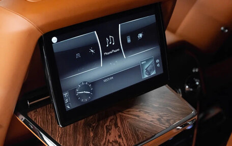 Rolls-Royce Cullinan, 2019 год, 33 000 000 рублей, 17 фотография