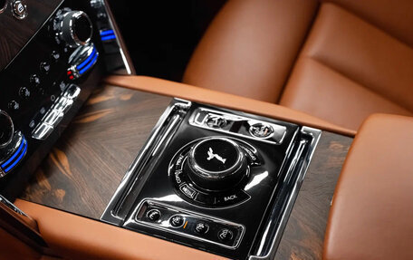 Rolls-Royce Cullinan, 2019 год, 33 000 000 рублей, 15 фотография