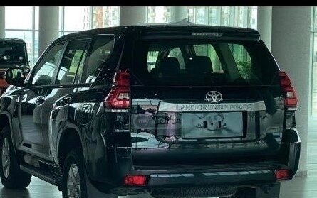 Toyota Land Cruiser Prado 150 рестайлинг 2, 2022 год, 7 200 000 рублей, 5 фотография