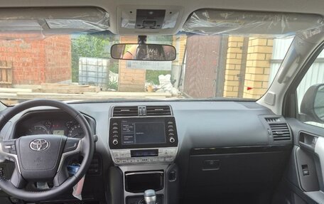 Toyota Land Cruiser Prado 150 рестайлинг 2, 2022 год, 7 200 000 рублей, 9 фотография