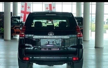Toyota Land Cruiser Prado 150 рестайлинг 2, 2022 год, 7 200 000 рублей, 6 фотография