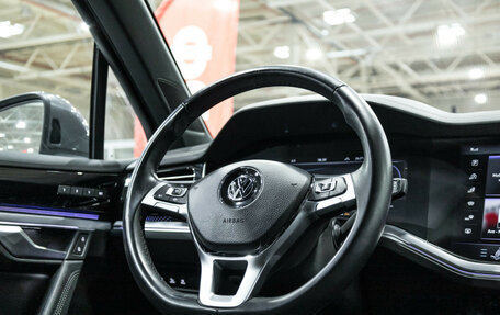 Volkswagen Touareg III, 2019 год, 3 995 000 рублей, 22 фотография