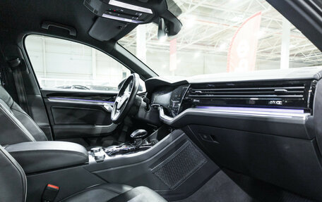 Volkswagen Touareg III, 2019 год, 3 995 000 рублей, 19 фотография