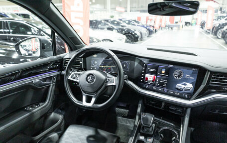 Volkswagen Touareg III, 2019 год, 3 995 000 рублей, 21 фотография