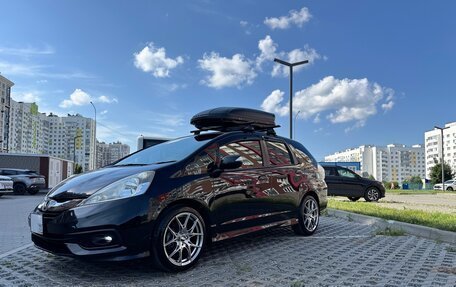 Honda Fit Shuttle I рестайлинг, 2014 год, 1 000 000 рублей, 3 фотография
