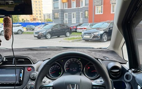 Honda Fit Shuttle I рестайлинг, 2014 год, 1 000 000 рублей, 23 фотография