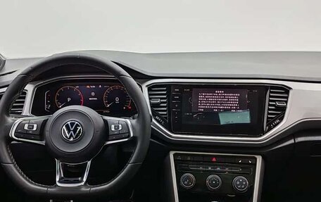 Volkswagen T-Roc I, 2022 год, 1 690 000 рублей, 10 фотография