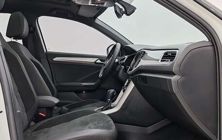 Volkswagen T-Roc I, 2022 год, 1 690 000 рублей, 13 фотография