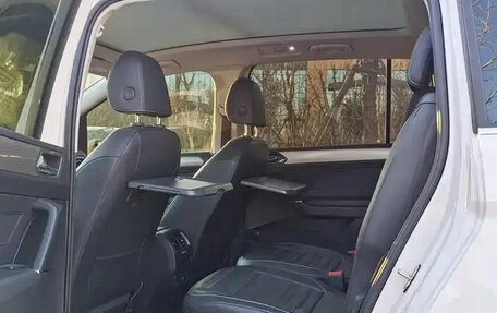 Volkswagen Touran III, 2023 год, 1 570 000 рублей, 13 фотография