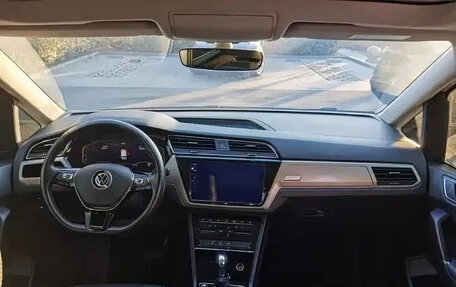 Volkswagen Touran III, 2023 год, 1 570 000 рублей, 10 фотография