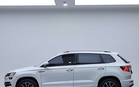 Skoda Karoq I, 2022 год, 1 800 000 рублей, 4 фотография