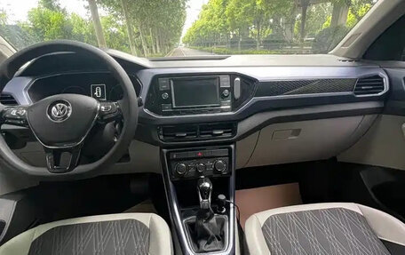 Volkswagen T-Cross I, 2023 год, 1 239 003 рублей, 7 фотография