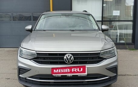 Volkswagen Tiguan II, 2021 год, 2 490 000 рублей, 2 фотография