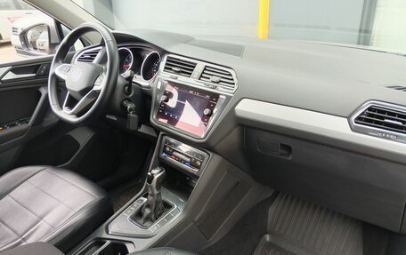 Volkswagen Tiguan II, 2021 год, 2 490 000 рублей, 11 фотография