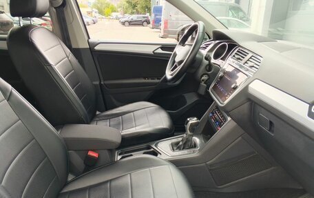 Volkswagen Tiguan II, 2021 год, 2 490 000 рублей, 12 фотография
