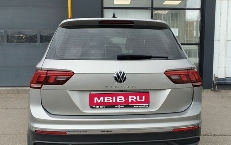Volkswagen Tiguan II, 2021 год, 2 490 000 рублей, 6 фотография