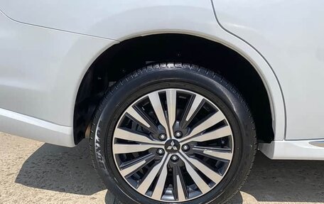 Mitsubishi Outlander III рестайлинг 3, 2022 год, 1 605 000 рублей, 8 фотография