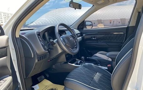 Mitsubishi Outlander III рестайлинг 3, 2022 год, 1 605 000 рублей, 9 фотография