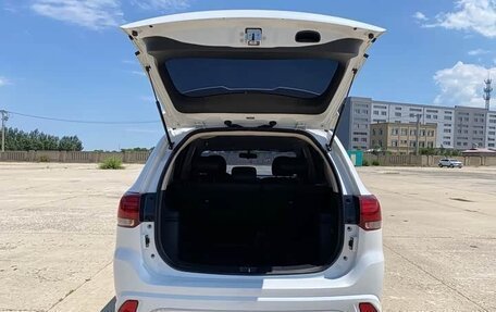 Mitsubishi Outlander III рестайлинг 3, 2022 год, 1 605 000 рублей, 6 фотография