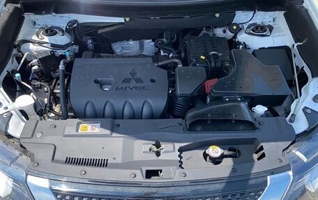 Mitsubishi Outlander III рестайлинг 3, 2022 год, 1 605 000 рублей, 20 фотография