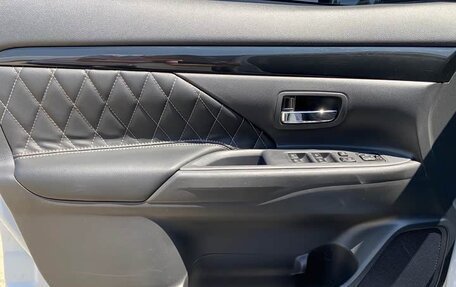 Mitsubishi Outlander III рестайлинг 3, 2022 год, 1 605 000 рублей, 18 фотография