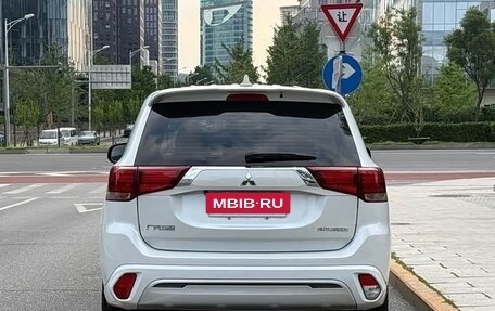 Mitsubishi Outlander III рестайлинг 3, 2022 год, 1 593 000 рублей, 5 фотография