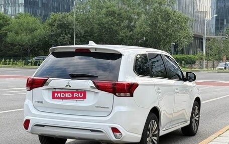 Mitsubishi Outlander III рестайлинг 3, 2022 год, 1 593 000 рублей, 4 фотография