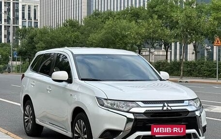 Mitsubishi Outlander III рестайлинг 3, 2022 год, 1 593 000 рублей, 3 фотография