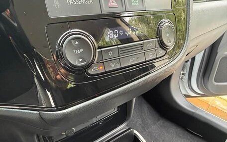 Mitsubishi Outlander III рестайлинг 3, 2022 год, 1 593 000 рублей, 14 фотография