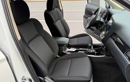 Mitsubishi Outlander III рестайлинг 3, 2022 год, 1 593 000 рублей, 19 фотография