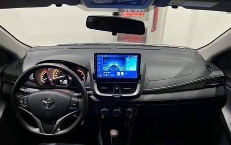 Toyota Yaris, 2022 год, 1 170 000 рублей, 6 фотография