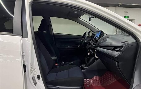 Toyota Yaris, 2022 год, 1 170 000 рублей, 10 фотография