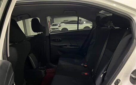 Toyota Yaris, 2022 год, 1 170 000 рублей, 12 фотография